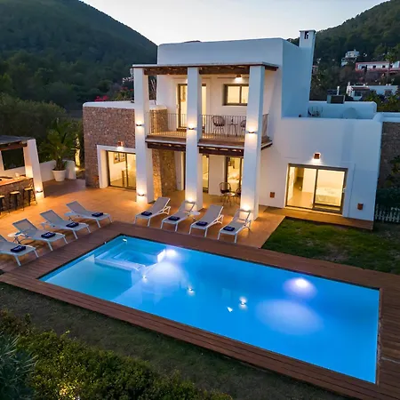 In Sleeps 10 To 12 Guests Ибица