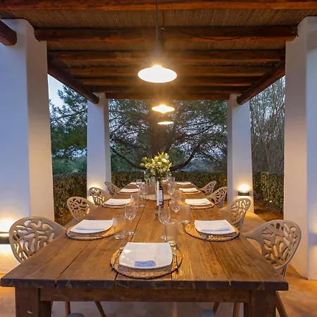 In Sleeps 10 To 12 Guests Вилла