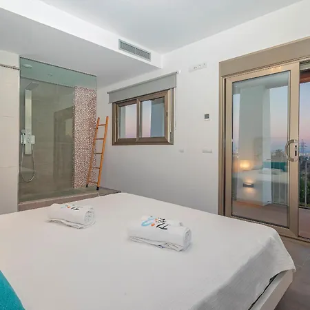 In Sleeps 10 To 12 Guests * Ибица